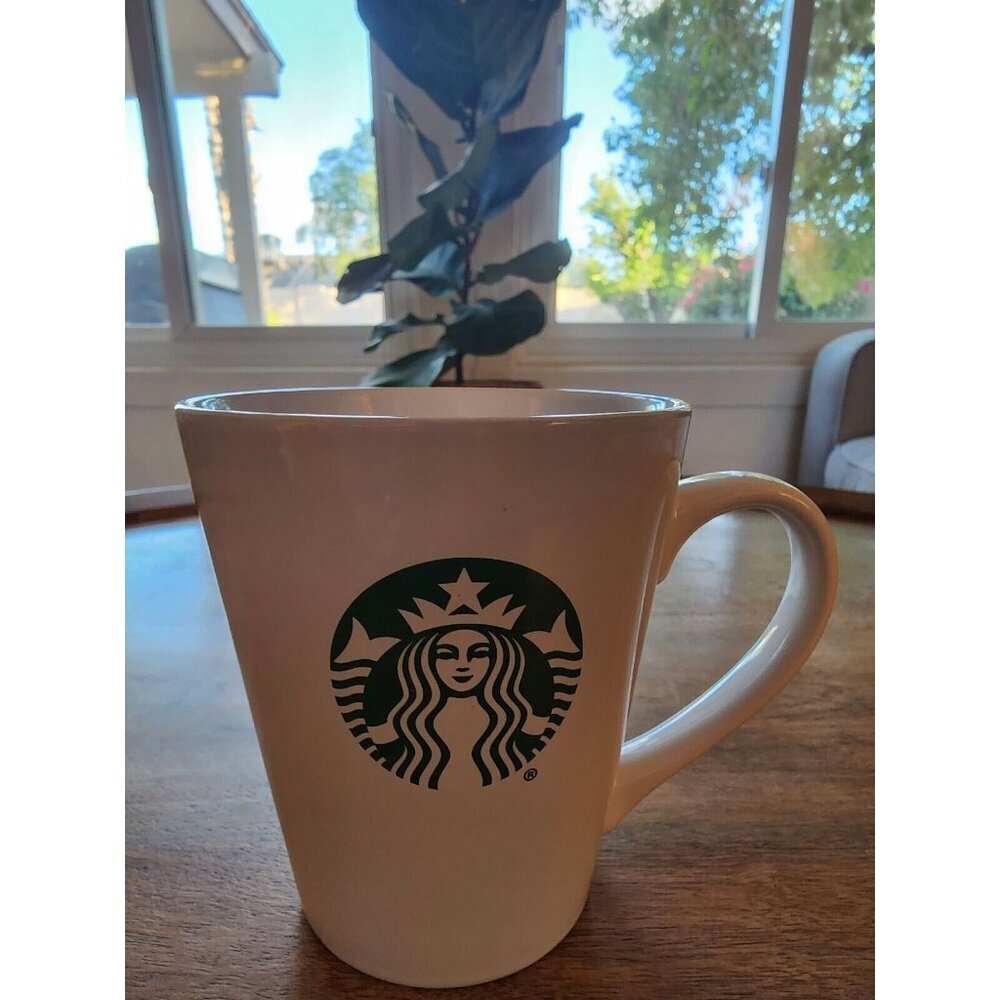 2017 Starbucks Coffee Cup Tea Mug | White & Green | 17oz | Siren Logo